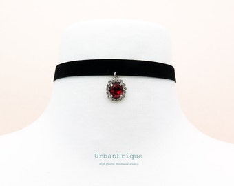 Velvet choker/Black velvet choker/Choker/Black choker/Crystal choker/Feminine choker/Sexy choker/Feminine necklace/Garnet choker