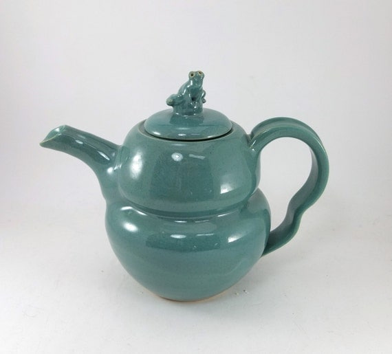 green froggy teapot