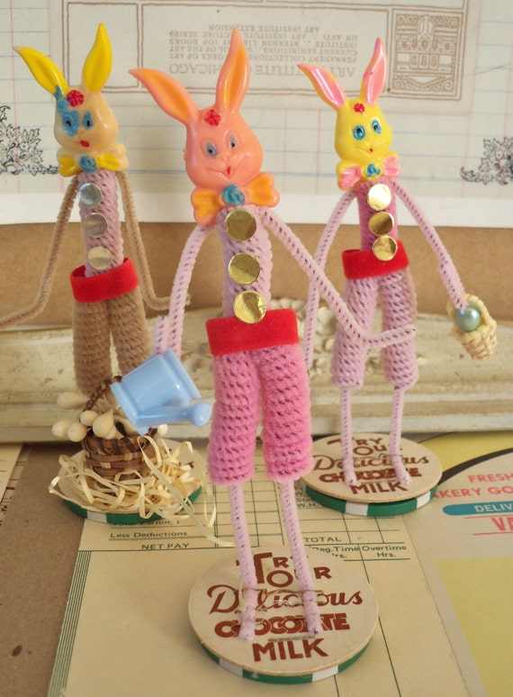 Vintage Style / Pipe Cleaner Bunny Rabbit Figures