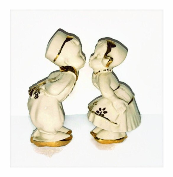 Sweet Dutch Boy & Girl Kissing Figurines Vintage Porcelain
