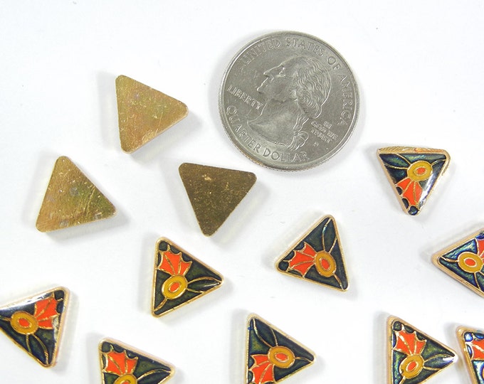 27 Vintage Floral Triangle Flatbacks