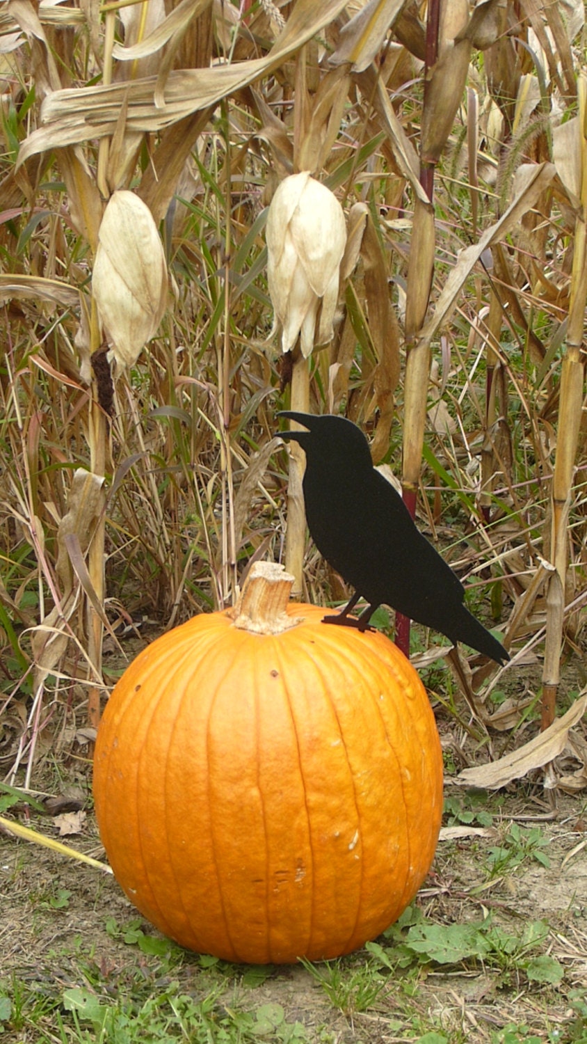 Primitive metal crow / metal crow / Halloween stake / crow