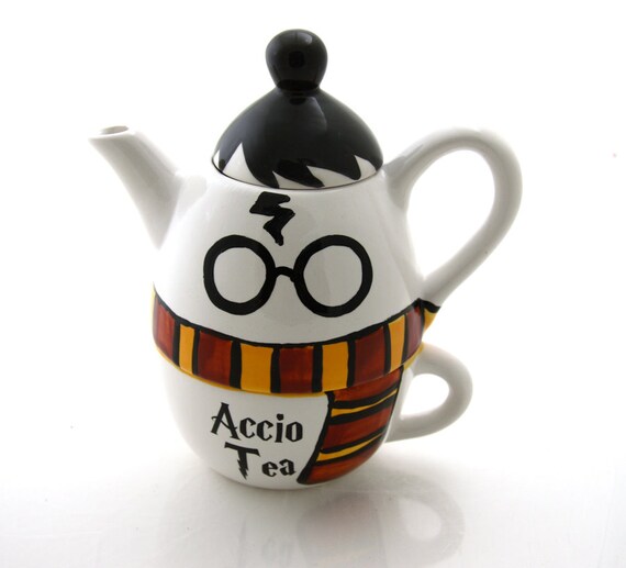 Harry Potter teapot with gryffindorscarf accio tea tea by LennyMud