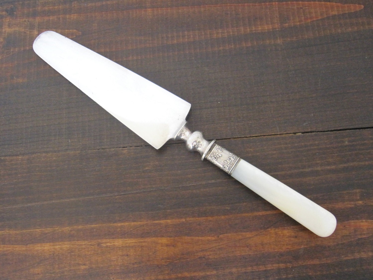 Antique Pie Knife, Mother of Pearl Handle with Sterling Band, Cake or
