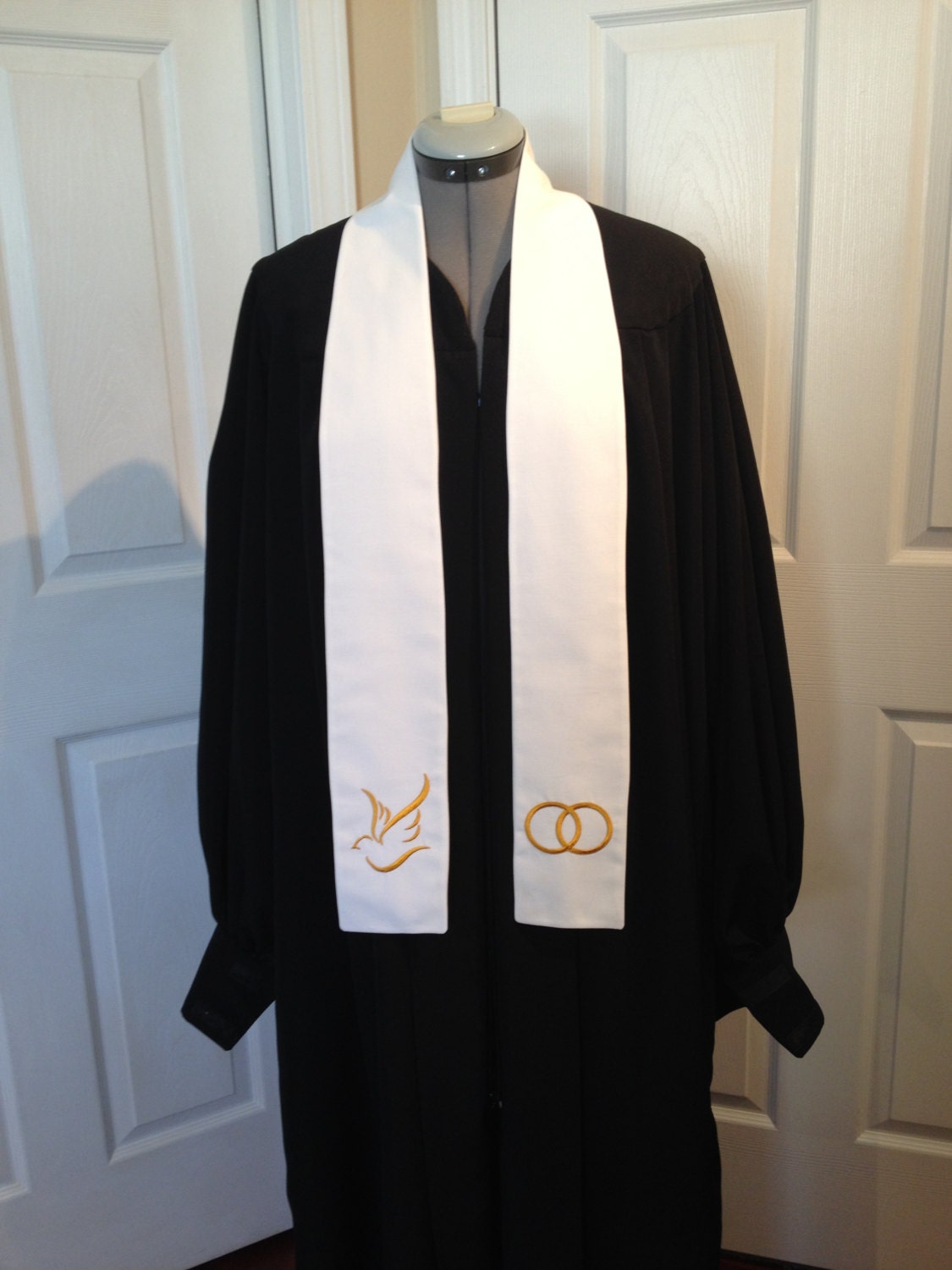 wedding-officiant-clergy-stole-or-vestment