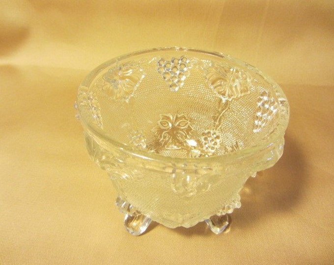 Clear Jeannette Glass Footed Grape Vine Bowl, Glass Candy Dish, Glass Soap Dish, Nut Dish with Grape Vine, Grape Cluster Footed Bowl