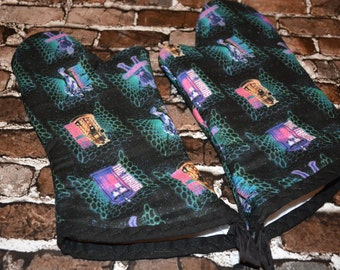 Dr Who Retro Oven Mitt Set Home Decor/ Kitchen Decor/ Housewarming Gift/ BBQ Grill/ Birthday Gift/ Gift for Her/ Gift for Mom/ Christmas