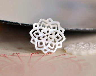 10pcs White Mother of Pearl Shell Hollow Connector 16mm Cut Out Carvings -(V1136-3)