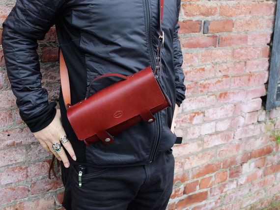 Men's Small Leather Carry Bag | IUCN Water