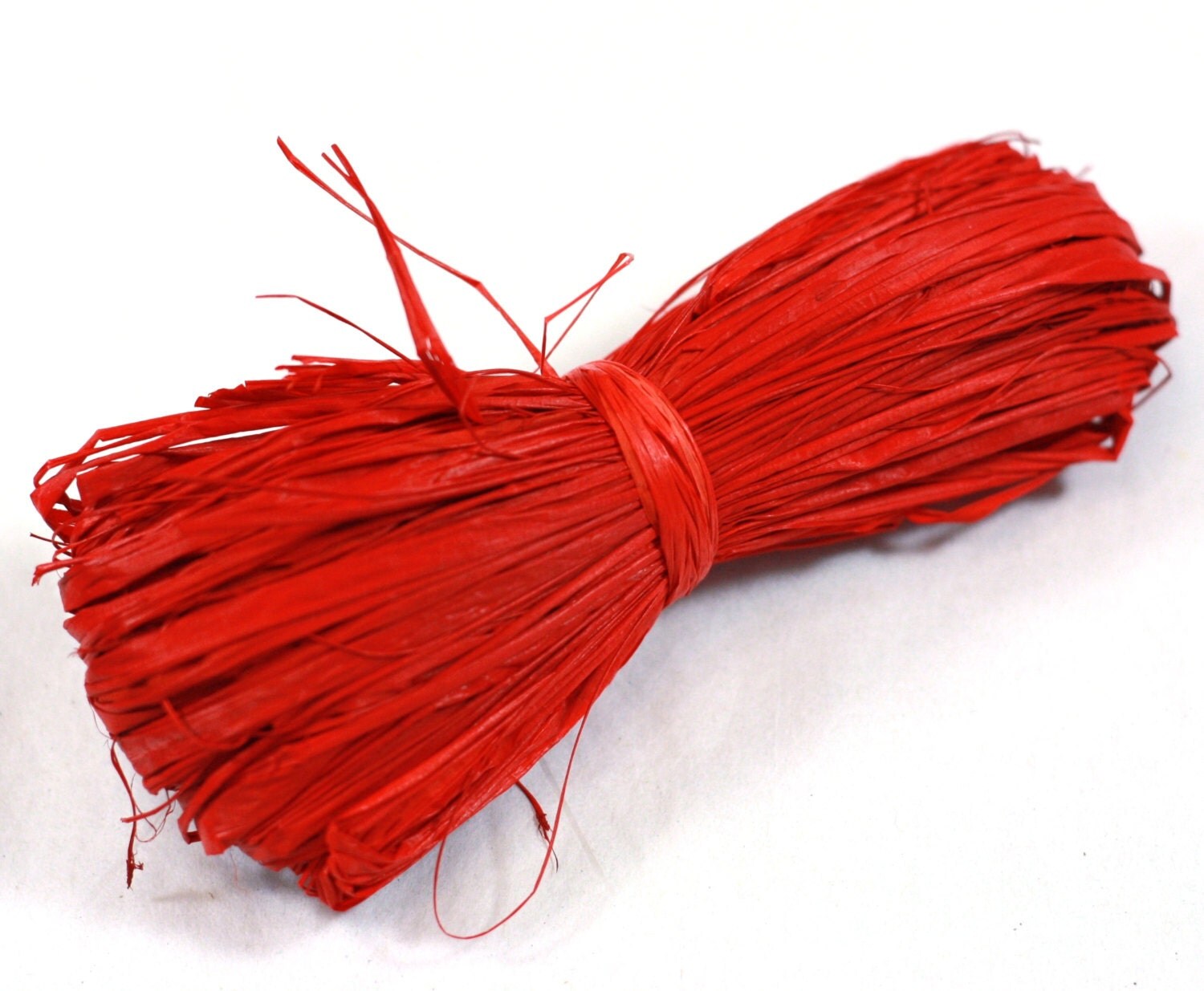 Red Raffia Craft Ribbon / 0.9 oz / Red / Supplies
