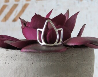 Lotus Flower Ring // Sterling Silver Ring, Flower Ring, Lotus Ring, Lotus Jewelry, Yoga Jewelry, Yoga Ring, Boho Ring, Gypsy Jewelry
