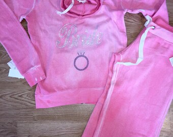 4 Bridesmaid tracksuits. 4 bridal party Sweatsuits. Bridesmaid Sweatsuits. bridesmaid Sweats. Bride Sweatsuit. Maid of Honor. Matron of