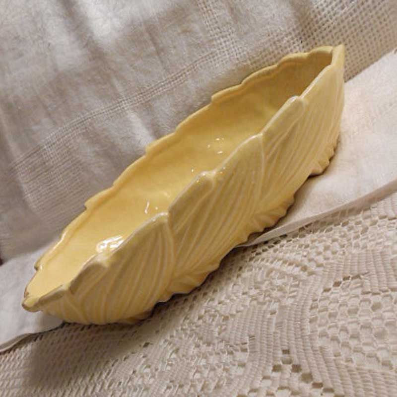 1950s BUTTER YELLOW MCCOY Pottery Dish, Textured Sculpted Palm Leaf