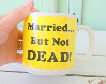1980s MARRIED NOT DEAD Mug.....coffee. tea. colorful. yellow. retro housewares. kitsch. anniversary. gift. kitchen. drink. colorful. urban