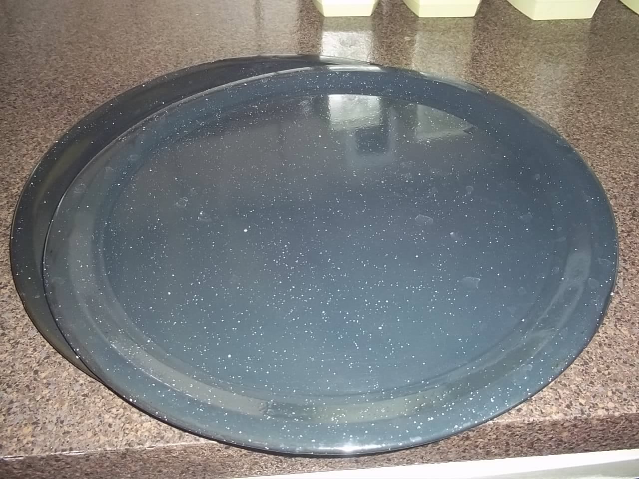 Granite Ware Pizza Pan in excellent condition