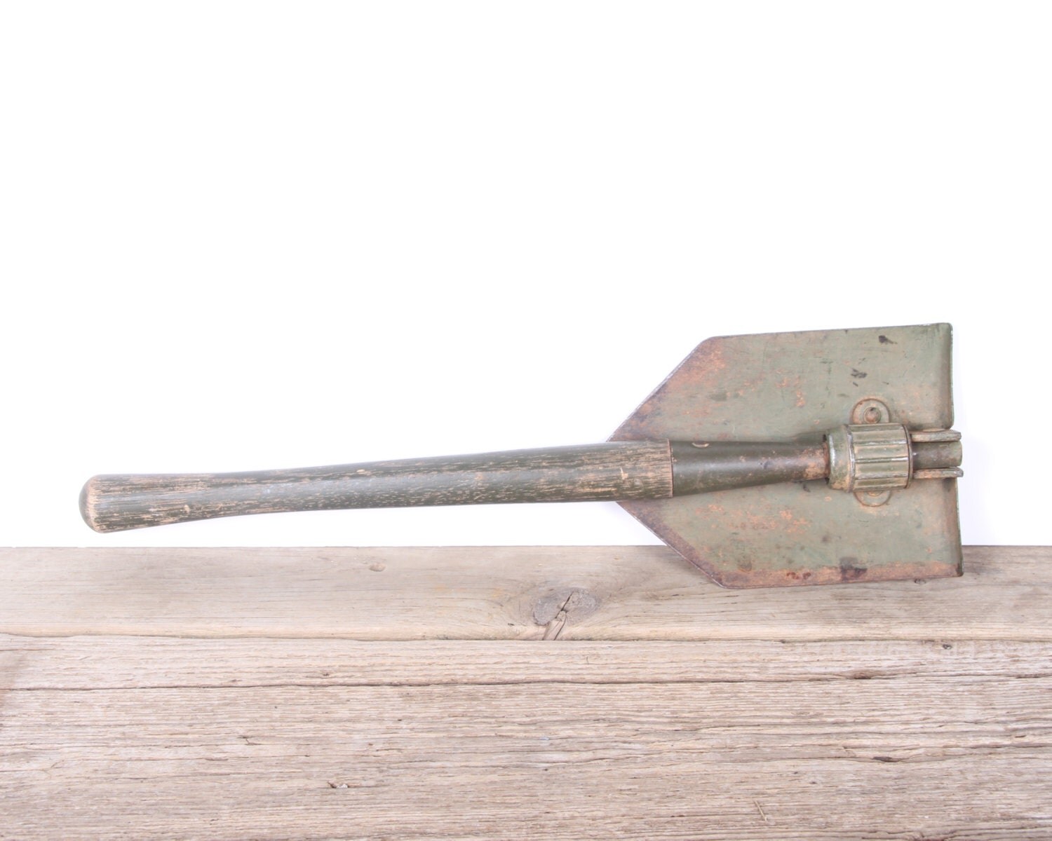 Vintage Folding Shovel / Green Military Trench Shovel / Vintage Tools