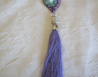 Broche métal argenté et céramique "Une gerbéra turquoise"