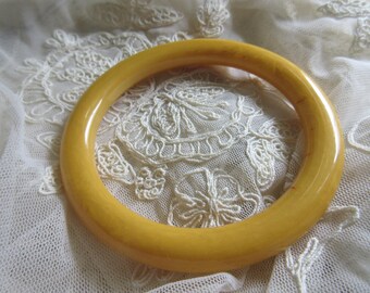 Bakelite Bangle Bracelet Corn Swirl Vintage Costume Jewelry Bracelets Yellow Fall Colors Harvest Butterscotch MoonlightMartini