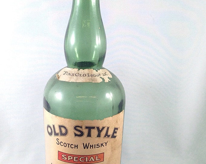 Vintage Booths Green Scotch Whiskey bottle, Green Whiskey Bottle. Old Style Scotch Whiskey Booths Distillery Ltd. Old Bar Decor. Saloon.
