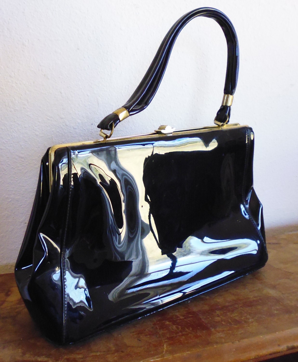 Black patent leather purse 1960s top open purse black