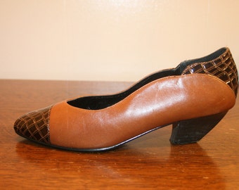 Size 8,Womens Leather Pumps, womens shoes,pumps,pumps 8,size 8 pumps,womens pumps,closed toe pumps,leather heels,heels 8,womens heels 8
