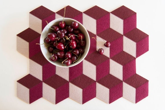 Burgundy felt placemats, geometric placemats, modern home, wool felt, handmade, gift idea, home decor, housewarming gift, made in Italy