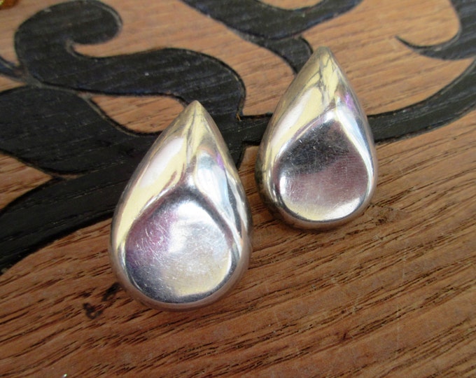 Sterling Tear drop earrings - Signed Taxco Mexico - Hallow silver pierced earring