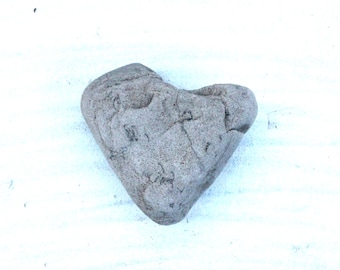 heart shaped beach pebbles rocks stones home decor craft tools jewelry supplies wall art trinkets (78)