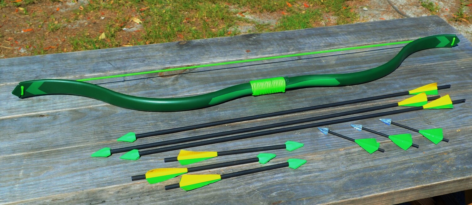 Recurve Bow and 9 Assorted Arrows with Green Arrow Theme for