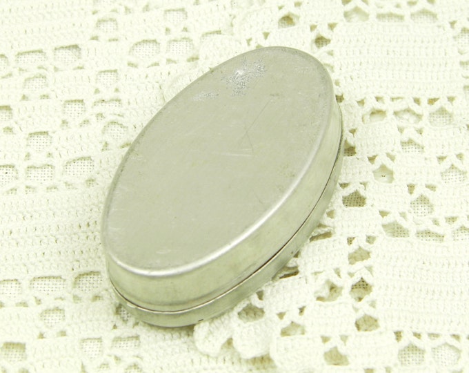 Small Vintage French Oval Shaped Pill Tin Made of White Metal Tin, Tiny Silver Metal Box from France, Retro Brocante, Decor Small Vintage French Oval Shaped Pill Tin Made of White Metal Tin, Tiny Silver Metal Box from France, Retro Brocante, Decor