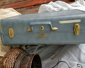 vintage 21" 60s Taperlite wardrobe clothing travel suitcase ciel blue train case shabby chic mod madmen makeup cards crafts sewing kit