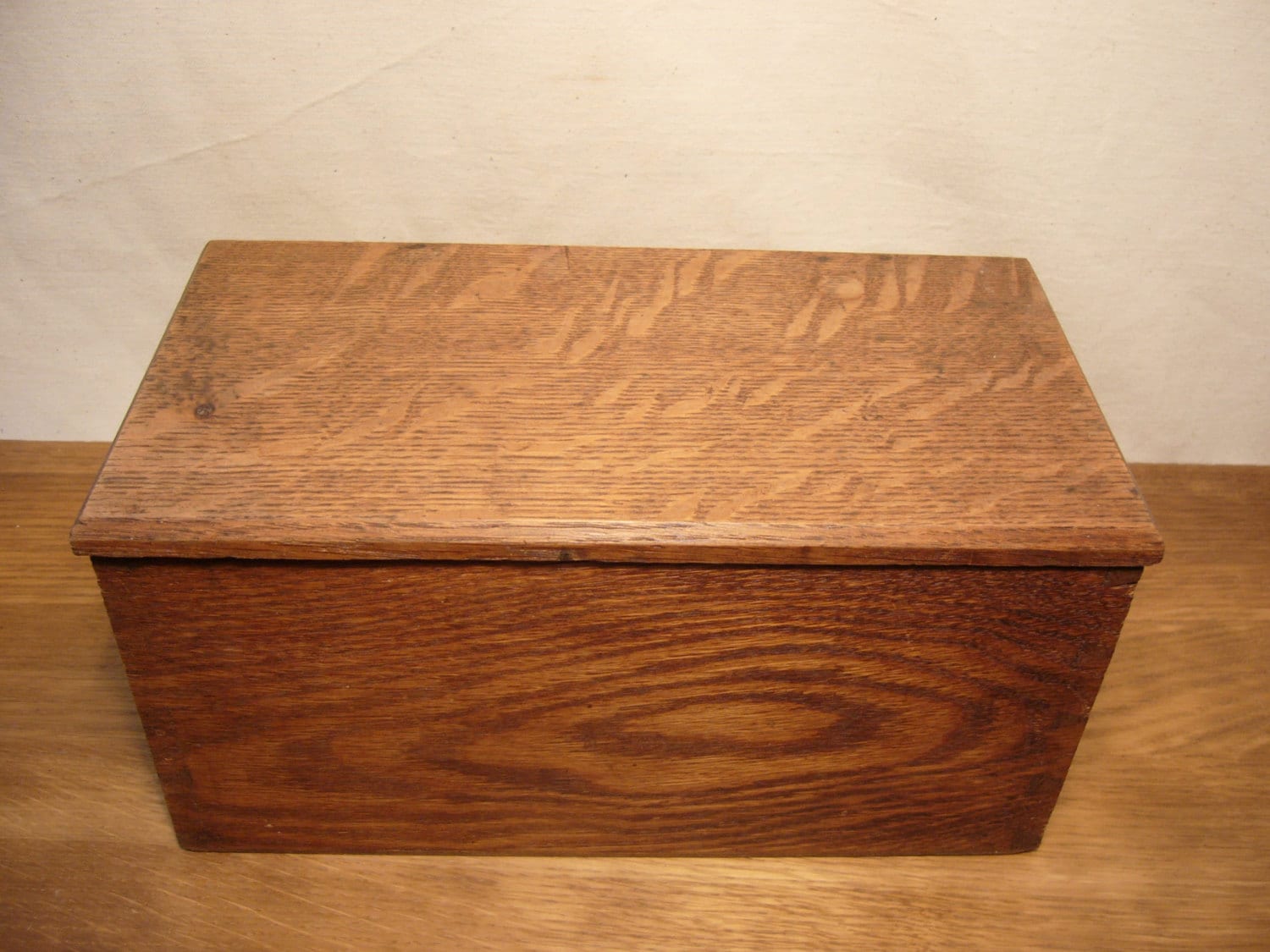 Vintage plain wooden box with hinged lid Haute Juice