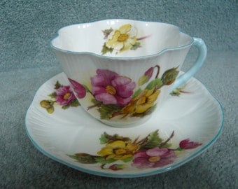Vintage Shelley Dainty Shape BEGONIA Teacup and Saucer 1940s PTN. No. 13427