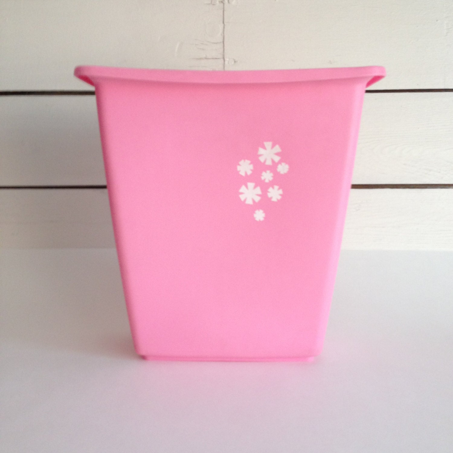 Cute Pink Trash Can w Flowers - Rubbermaid Small Vintage ...