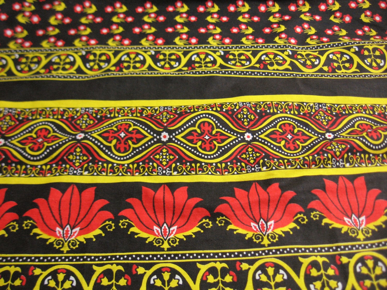 Striking Border Print Fabric Remnant of 1.5 Yards 42 Inches