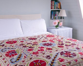 Suzani 10 - 144cm x 218cm - Vintage Textile - Hand embroidered