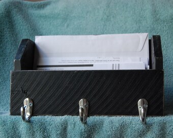 Black/White Wall Mail Holder