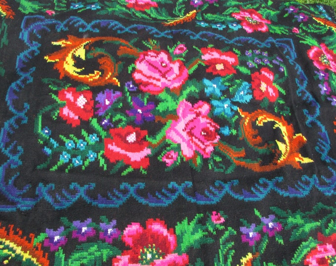 Tapis kilim moldave. Floor Rugs - Vintage handwoven wool rug carpet - Romania Bessarabian Kilim. Vintage Kilim, Handmade , rose kilim rug.