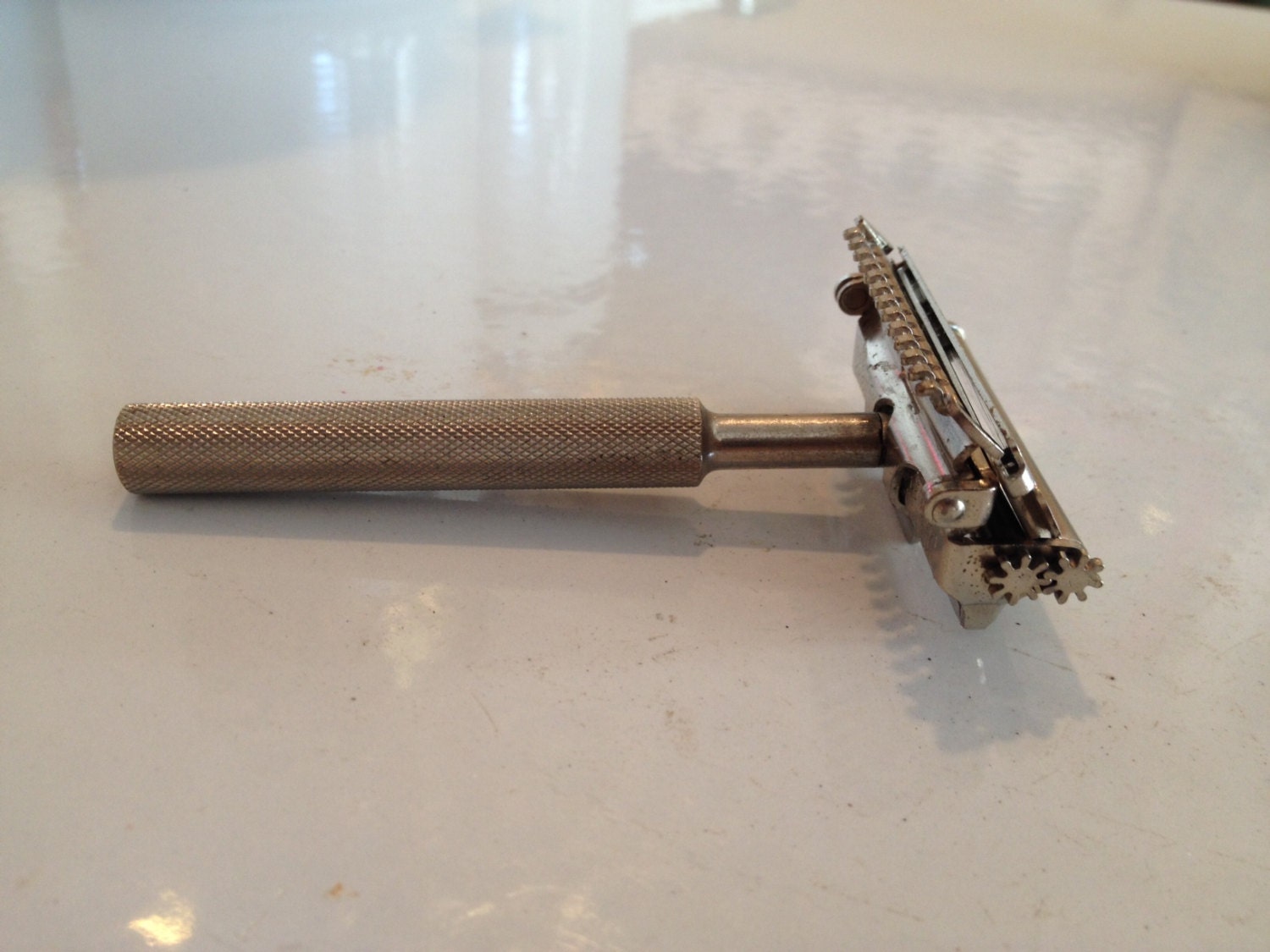 Vintage Valet Auto Strop Safety Razor