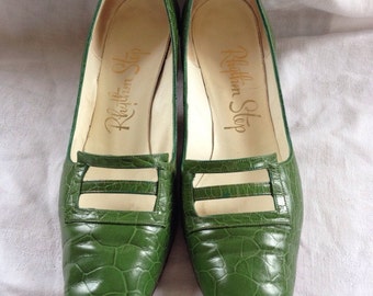 Pair of Vintage Green Rhythm Step Heels/ Womens Pumps/ Shoes