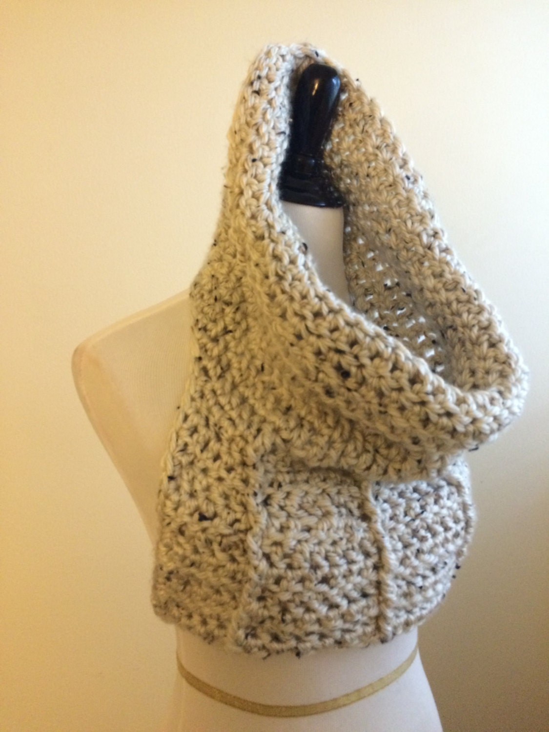 Crochet Pattern / Huntress Armor Cowl Vest Around the Back