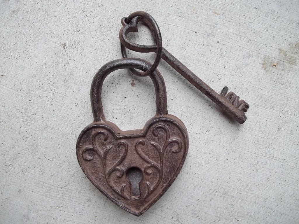 Cast Iron Wedding HEART LOVE Lock Skeleton Love Key Heart