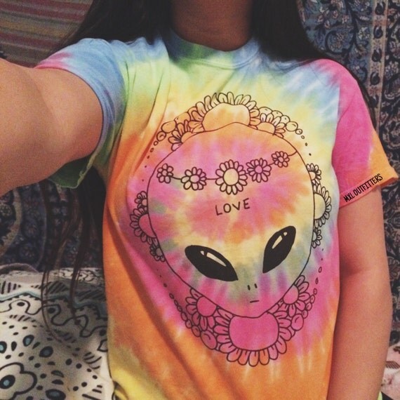 trippy alien t shirt