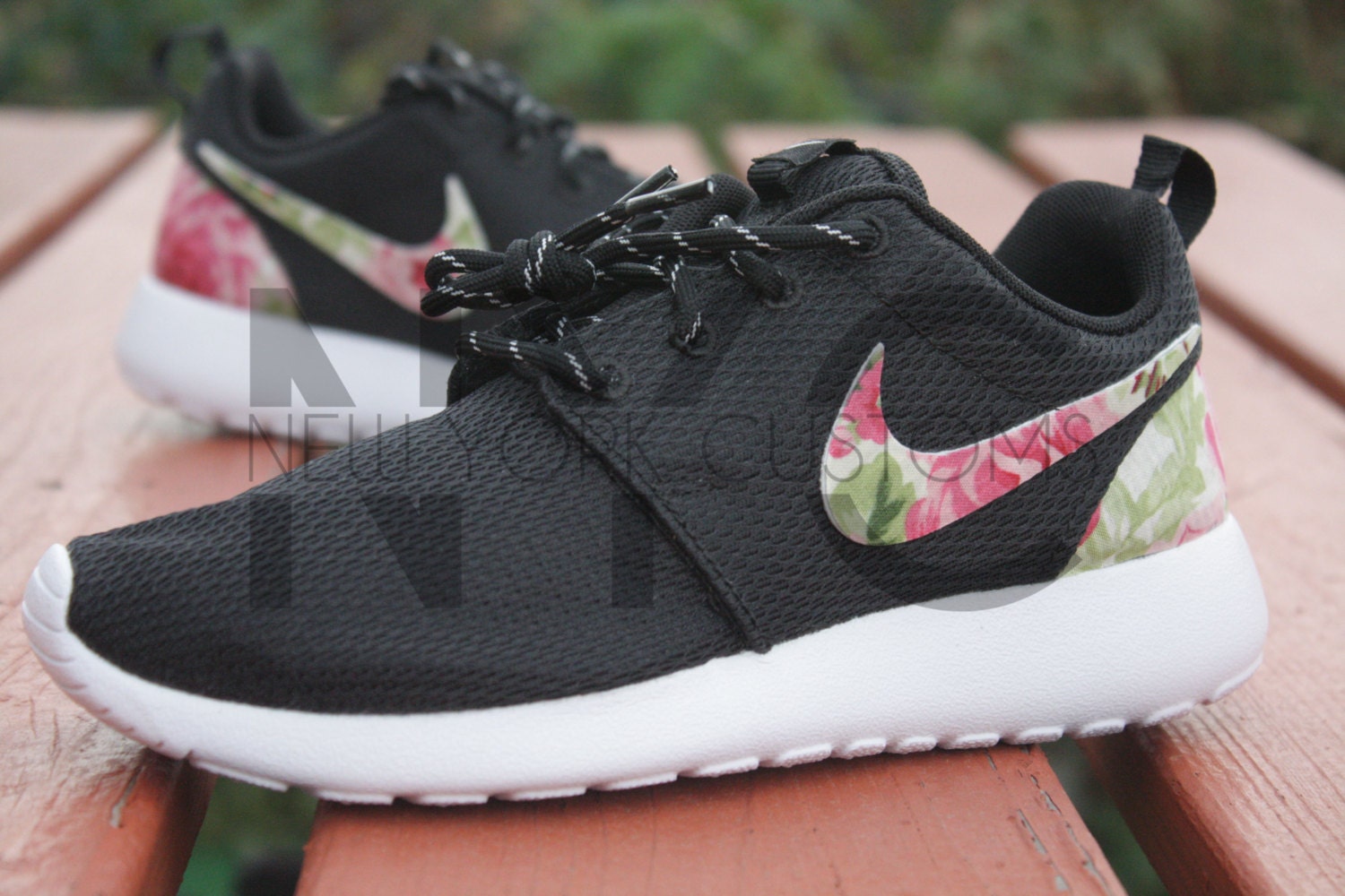 nike roshe run flower