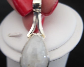 Rainbow Moonstone Sterling Silver Pendant (S59)