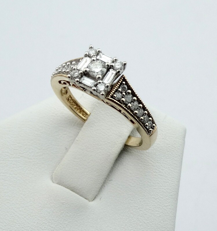Lovely Vintage Keepsake Diamond 14K Gold Engagement/Wedding
