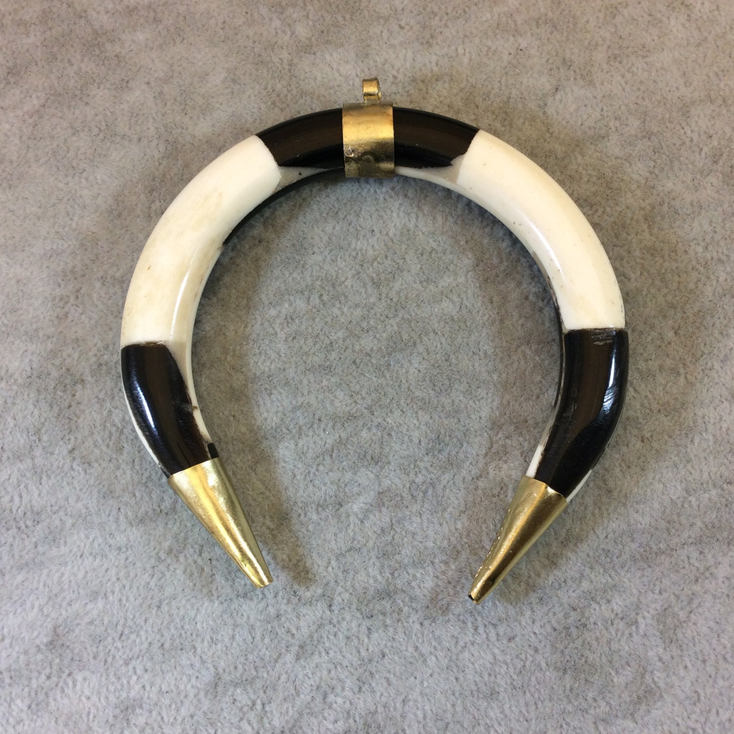 3.5 Black/White Thick Double Ended Crescent Shaped