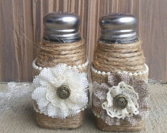Burlap and lace, Burlap and lace salt and pepper shakers,Rustic salt and pepper shakers, Burlap salt and pepper shakers, salt and pepper set
