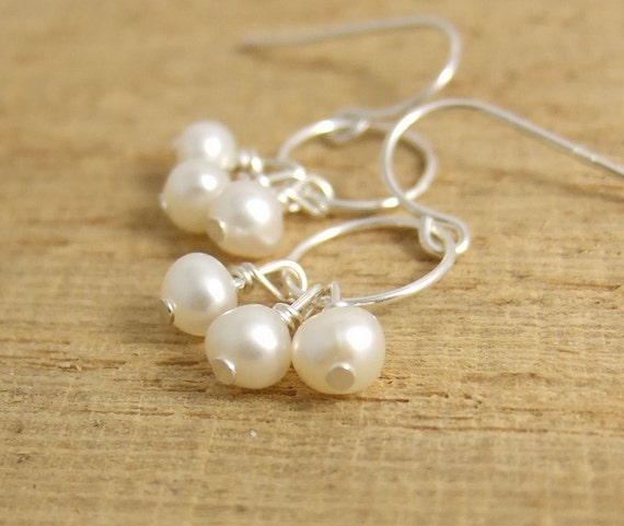 Earrings with a Loop and Freshwater Pearls CHE-171