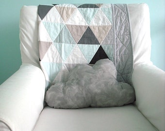 Modern Geometric Baby Quilt in Neutral Color Triangles With Grey backing for Boy or Girl – Reversible